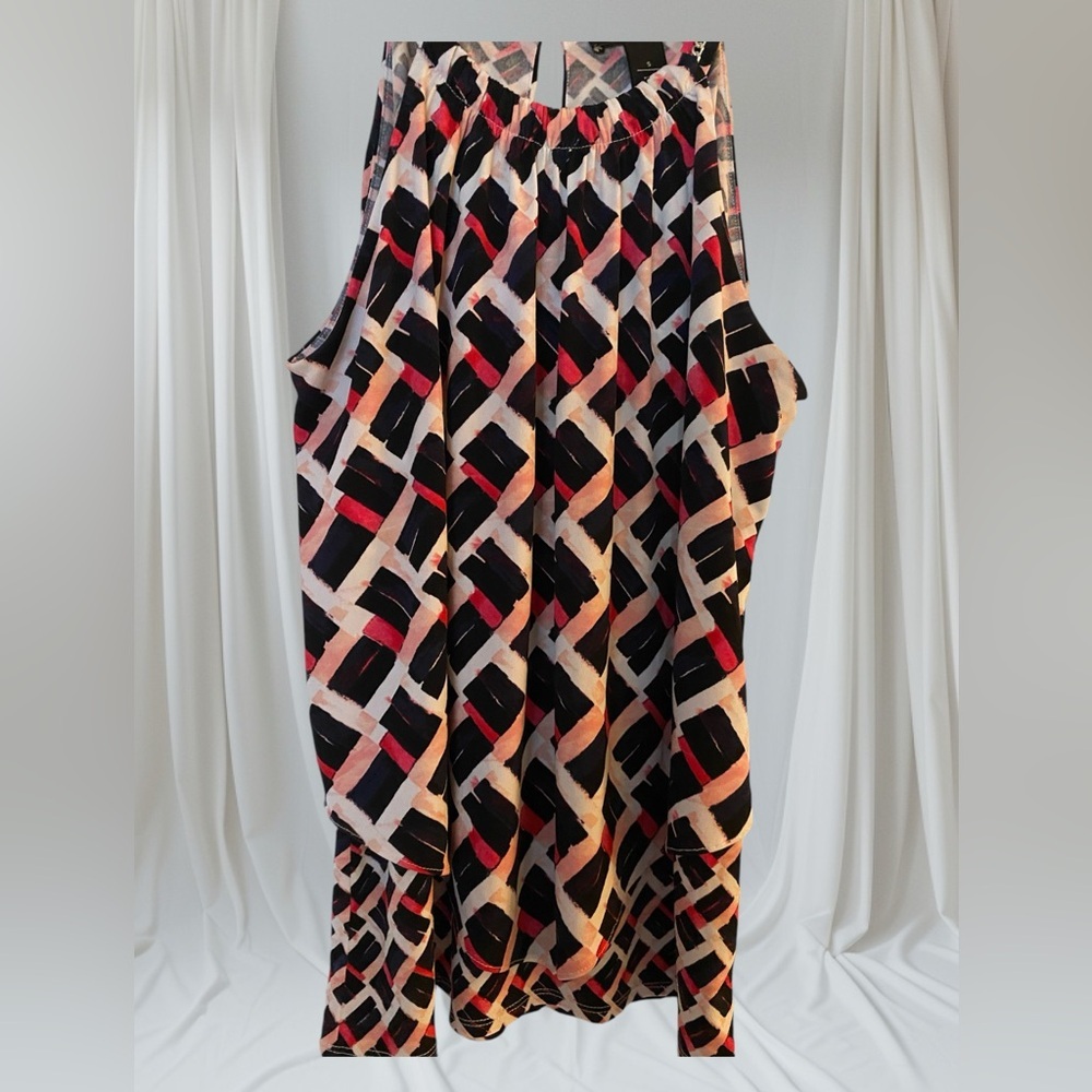 White House Black Market Pink and Black Geometric Print Tank with Silver Chain